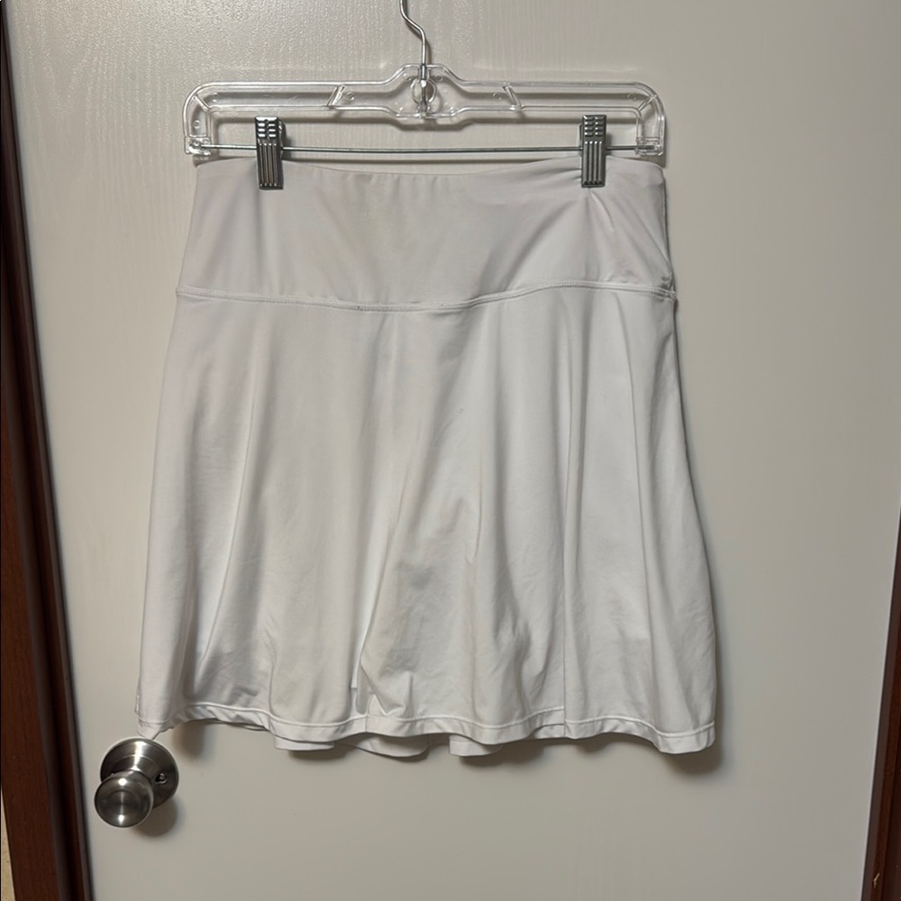 Live Your Greatness White Women's Athletic Skirt Size M